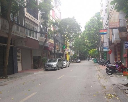 Bán nhà Ngọc Thuỵ Quận Long Biên, ngõ thông, diện tích 40m2, mặt tiền 4m, giá 3.2 tỷ, ô tô tránh