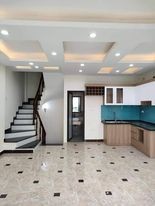 Bán gấp nhà Phố Trạm 4,5 tầng giá rẻ 3 tỷ, có thương lượng, sổ đỏ vuông đét, bàn giao ngay