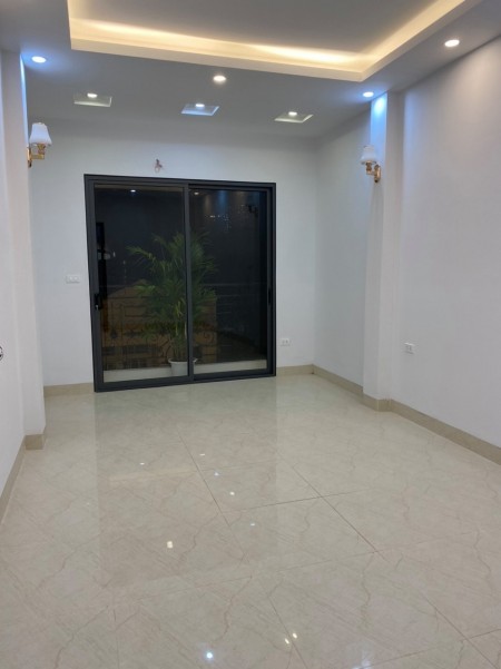 Bán nhà Ngọc Thụy diện tích 45m2 ô tô đỗ cửa mặt tiền 4.36m 15m ra phố, sổ đẹp giá tốt