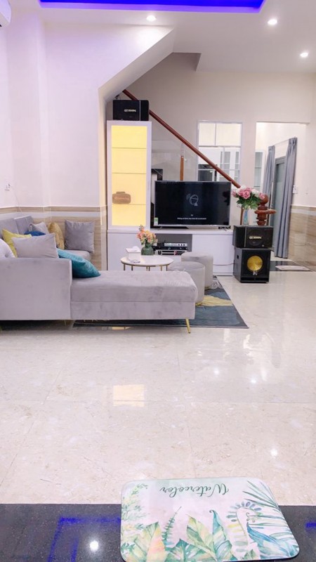 Bán nhà lô góc diện tích 38m2 Quận 10 có 2 tầng mặt tiền 4,3m giá bán nhanh 5,3 tỷ