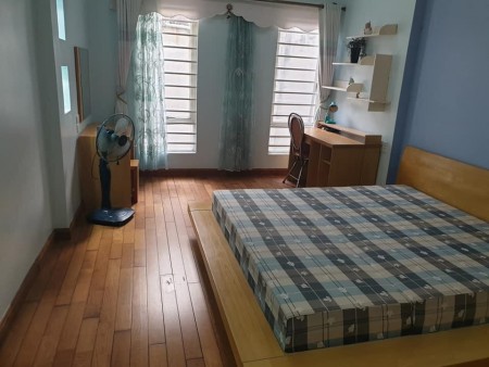 Cực hiếm, bán nhà Nguyễn Ngọc Nại diện tích 47m2 lô góc ngõ thông rộng giá 4.5 tỷ