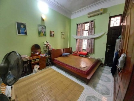Cần bán nhà Giáp Nhất diện tích 34m2 giá 3.7 tỷ gần đường lớn kinh doanh cho thuê
