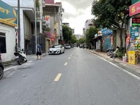 Chú tôi cần bán gấp diện tích 96m2 đất mặt phố Hoa Lâm, kinh doanh tốt, giá rẻ thoả thuận