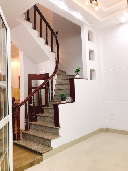 Ngõ cực rộng, bán nhà Xuân Thủy, diện tích sử dụng 47m2, giá bán nhanh 5.2 tỷ