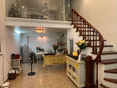 Nhà nguyên căn Lạc Long Quân đúc kiên cố 5 tầng giá bán 5.6 tỷ Cầu Giấy nhà đẹp, ô tô đỗ cửa