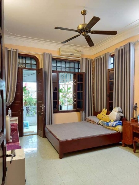 Bán nhà ngõ 3 gác tránh. Trương Định diện tích 60m2 4 tầng, mt 4m giá bán 5.2 tỷ, lhcc