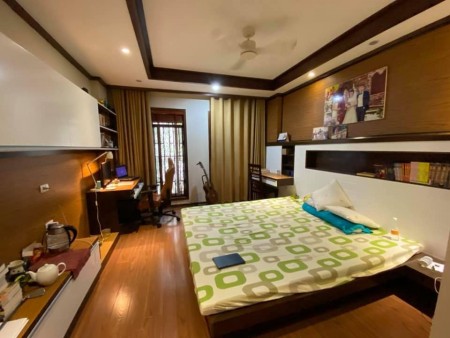 Bán nhà Chính Kinh, nguyên căn rộng 35m2, đúc bê tông kiên cố 5 tầng, giá bán 3.2 tỷ