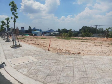 Cần Bán Gấp Lô Đất Nằm ngay góc đường lộ 13m sổ hồng riêng giá bán chỉ 960tr