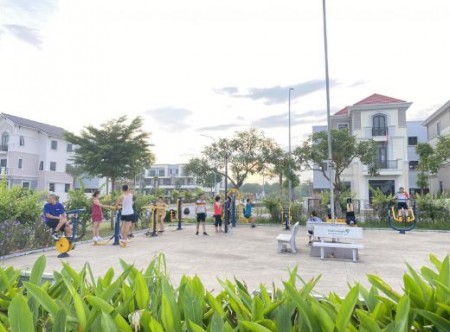 Bán căn shophouse giá rẻ 4 tầng ngay chung cư Kim Cương Từ Sơn, giá đầu tư tốt