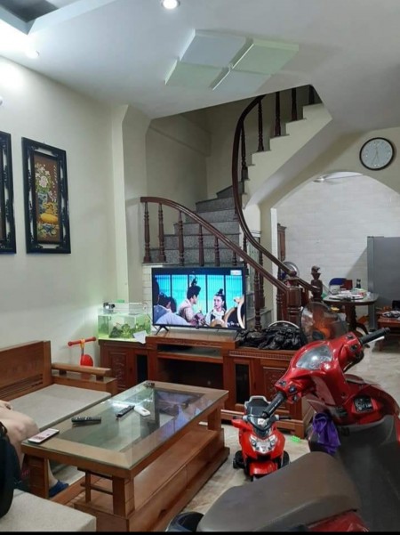 Nhà phố Bạch Mai ở luôn gần phố ngõ ba gác cách ô tô 30m diện tích 28m2 giá 2.5 tỷ