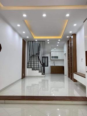Bán nhà phố Nguyễn Chính, dt 50m2, lô góc mặt tiền rộng kinh doanh, giá bán 5.3 tỷ