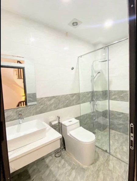 Bán gấp nhà nguyên căn đẹp ô tô đỗ cửa, phố Hoàng Mai, diện tích 50m2, giá 4.5 tỷ