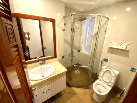 Bán nhà 5 tầng Nguyễn Văn Cừ, Long Biên, thoáng trước sau, gara ngay phố giá nhỉnh 4 tỷ