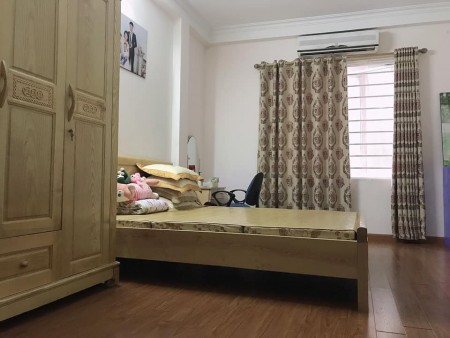 Bán nhà phố Thanh Lân, nhà đẹp vào ở ngay, diện tích 34m2, giá bán rẻ 2.4 tỷ, thương lượng