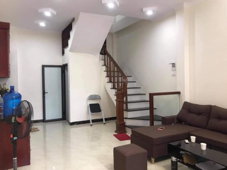 Nhà Tân Mai, ngõ thông, cách oto 20m, diện tích sử dụng 38, giá nhỉnh 2 tỷ, lh 0978879910