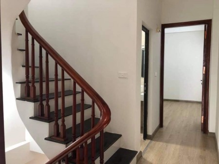 Bán nhà trung tâm Tây Hồ vài bước ra Sunshine Riverside đúc kiên cố 5 tầng, sổ sẵn
