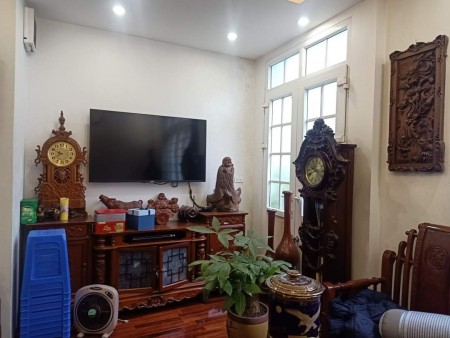 Mặt Phố Lạc Chính diện tích sử dụng 81m2 đúc kiên 3 tầng, mặt tiền 6m, giá 20 tỷ, lh 0981588619
