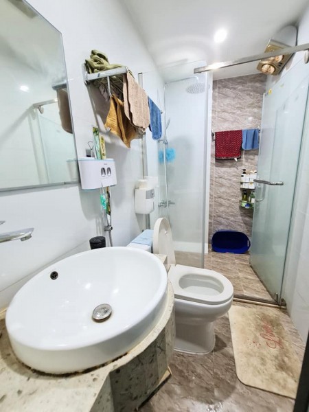 Bán nhà Nguyễn Văn Cừ ô tô đỗ cửa mặt tiền 4.5m, 4 phòng ngủ, vị trí đẹp gần phố