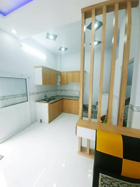 Bán nhà nguyên căn hẻm xe hơi đỗ cửa Quang Trung dt 21m2, 2 lầu, giá chỉ 1.95 tỷ