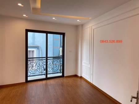 Bán nhà riêng phố Gia Thượng, Lô góc kinh doanh ô tô tránh, diện tích 40m2 chỉ hơn 4 tỷ