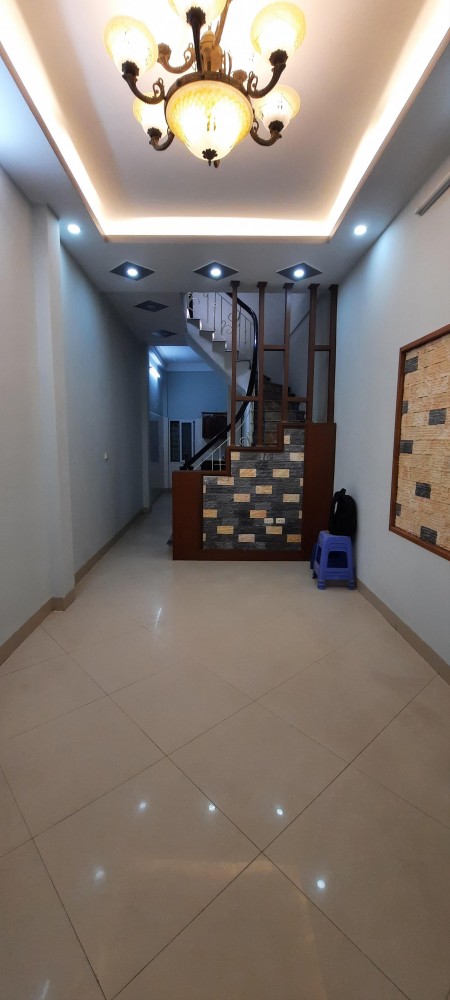 Cần bán nhà riêng, diện tích 42m2, 4 tầng giá 3.95 tỷ ngõ Thịnh Hào 1, Tôn Đức Thắng, Đống Đa