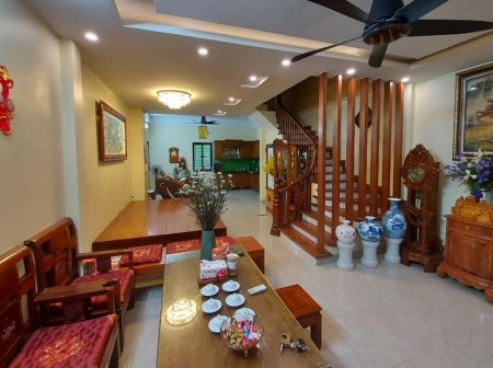 Chỉ 4.2 tỷ có nhà Mỹ Đình ô tô cách 7m, lô góc nội thất, dt 53m2, 3 tầng đúc, mặt tiền 4m