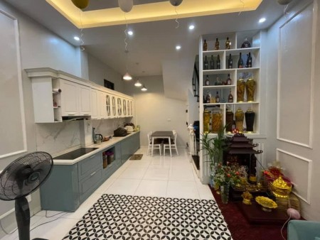 Bán nhà mặt ngõ Hoàng Quốc Việt Hà Nội nhà đẹp, ở ngay 42m2, 5 tầng, giá 5.4 tỷ lh 0902224679