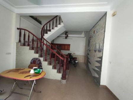 Cần bán gấp nhà Ngọc Thụy, Quận Long Biên diện tích 40m2, 4 tầng giá chỉ 2.85 tỷ