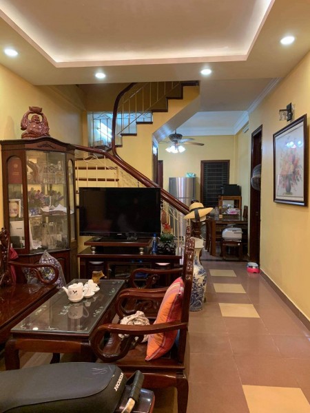 Bán nhà đẹp cao tầng phố Hào Nam dt 45m2 5 tầng, giá chỉ nhỉnh hơn 4 tỷ, lh 0817672955