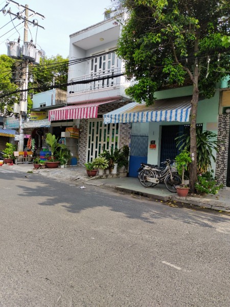 Bán nhà mặt tiền nguyên căn cấp 4 Trần Thủ Độ, Quận Tân Phú, dtsd 50m2, giá bán chỉ 5.9 tỷ