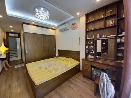 Bán nhà 6 tầng thang máy ô tô đổ tận cửa tặng nội thất ảnh thật 100% giá nhỉnh 6 tỷ, lhcc