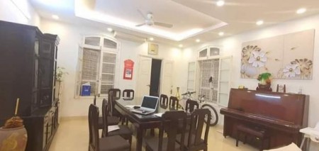 Bán nhà trung tâm Quận Cầu Giấy nhà 5 tầng ngõ rộng, sạch sẽ hàng xóm thân thiện, giá 5.3 tỷ