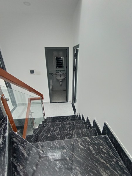 Bán nhà khu dân cư Nhà Xinh Home Garden, liền kề KĐT Five Star, đã có sổ hồng riêng