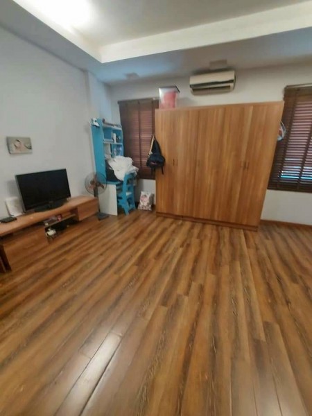 Bán gấp nhà trung tâm Cầu Giấy ba gác đỗ cửa nở hậu dt 42m2 *5 tầng nhỉnh 4 tỷ