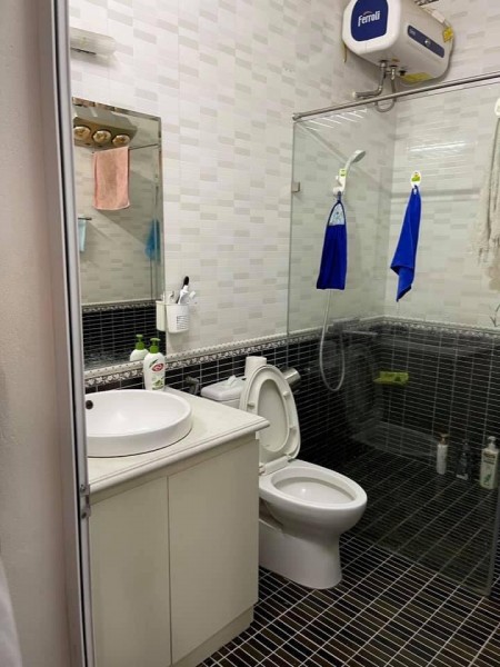 Bán nhà 3 tầng đúc mặt tiền 44m, đường Kim Giang full nội thất, giá bán 3.9 tỷ, sổ sẵn
