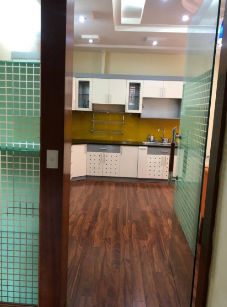 Bán nhà phố Nguyễn Khang gara kinh doanh đỉnh, lô góc 60m2, 5 tầng đúc, mt khủng, giá 14.2 tỷ