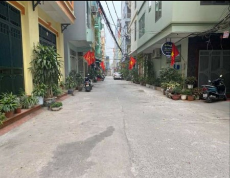 Bán nhà Ngô thì Nhậm Hà Đông diện tích 58m2 đúc 5 tầng giá 5,6 tỷ ô tô đỗ hai mặt thoáng