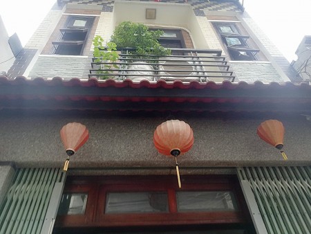 Nhà kiên cố 3 tầng, nội thất Gỗ Quý nằm trên đường Hoàng Bật Đạt giá bán 4,6 tỷ
