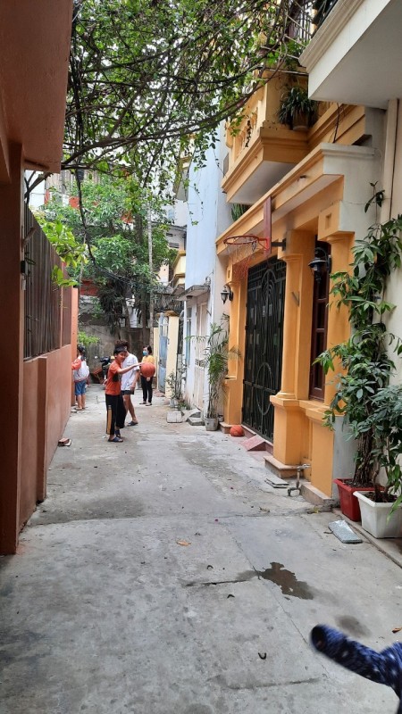 Nhà Quận Hai Bà Trưng, dt 65m2, mặt ngõ lô góc o tô đỗ cửa ngõ thông 4 tầng, giá 7x tỷ