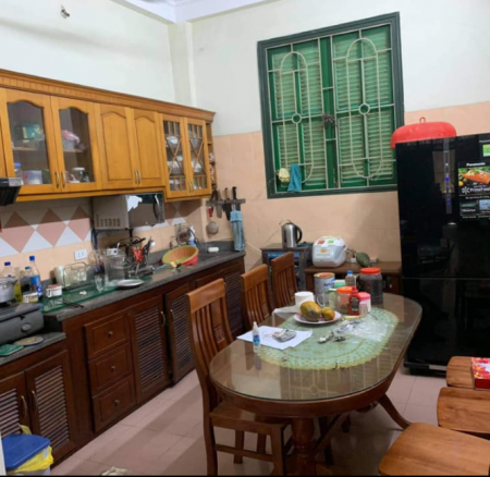 Bán nhà 2 tầng 1 tum giá 2.3 tỷ sổ đỏ đẹp có sân để xe trước cửa, nở hậu, view hồ Phương Liệt