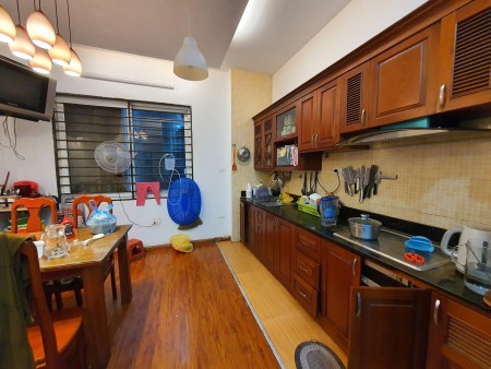 Bán nhà nguyên căn đường Hoàng Văn Thái, dt 52m2, ô tô đỗ cửa giá 3.3 tỷ, giá tốt