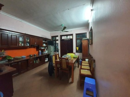 Bán nhà khu vực trung tâm Cầu Giấy diện tích sủ dụng 100m2 đúc 4 tầng giá bán 10.5 tỷ