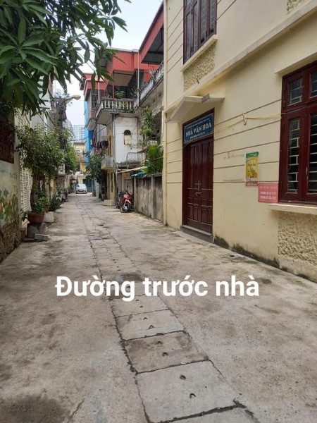 Phân lô viẹnw 108 ô tô vào nhà thoáng trước sau, ngõ to gần phố, giá bán chỉ 90 triệu/m2