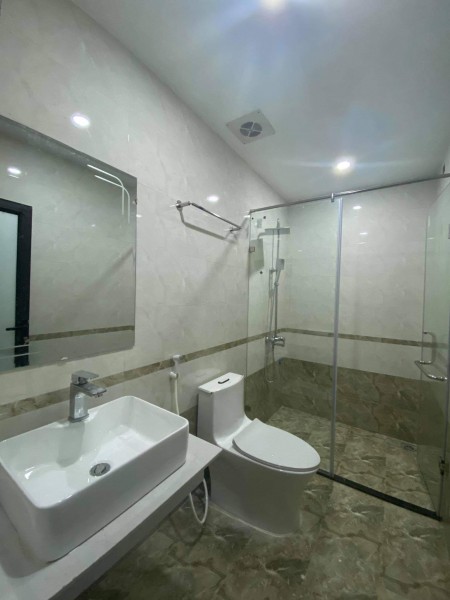 Bán nhà Quận Cầu Giấy, đẹp long lanh, diện tích sử dụng 43m2, giá bán 3,5 tỷ, sổ sẵn