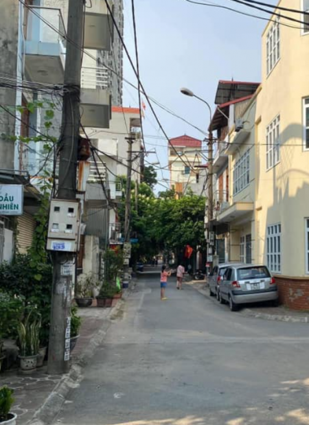 Bán nhà 32m2, 3 tầng, 1 tum, giá 2.2 tỷ ngõ rộng dừng đỗ ô tô thoải mái sổ đỏ nở hậu