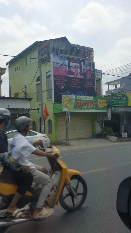Bán gấp nhà 2 mặt tiền đúc kiên cố 1 trệt + 2 lầu ( 3ty7) cách phà Quân 2 (1.5km)