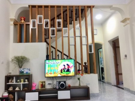 Bán nhà nguyên căn Quận Cầu Giấy diện tích 48m2, 5 tầng, tặng nội thất, giá 5.x tỷ