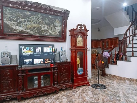 Bán nhà CA Quận Long Biên phố Hồng Tiến, diện tích 42m2, đúc 5 tầng, giá 3.5 tỷ, lh 0981524645