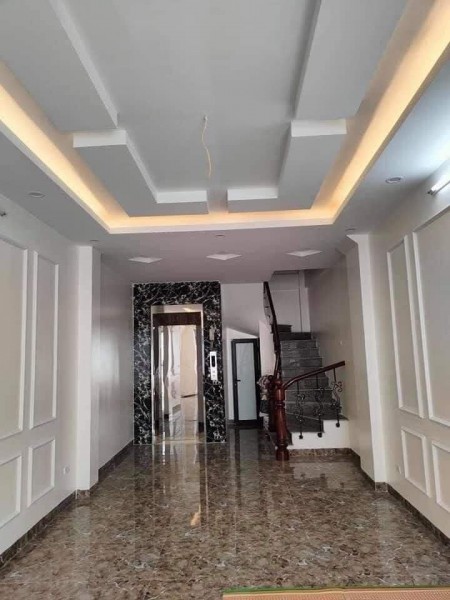 Bán nhà lô góc Quận Cầu Giấy ô tô vào nhà diện tích 50m2. 6 tầng giá 8.7 tỷ, lh 0357730558
