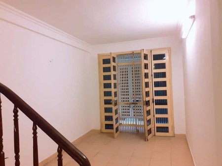 Bán Nhà Bồ Đề ngõ 3 gác thông vào ở ngay diên tích sử dụng 35m2, giá bán 2.5 tỷ